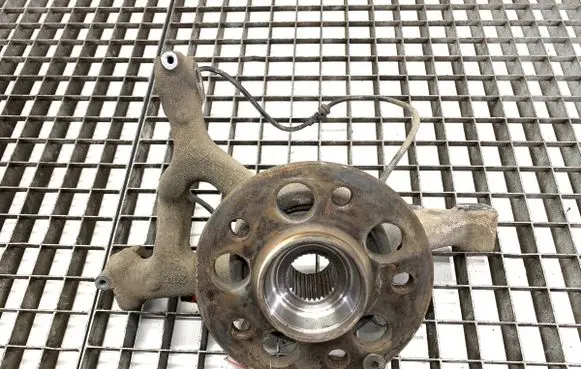 Mercedes-Benz GLK (X204) Front wheel hub spindle knuckle 