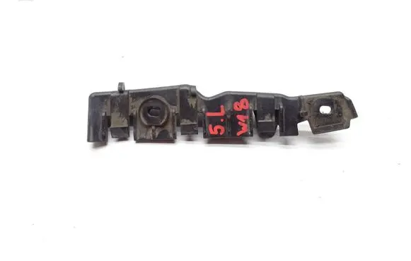 Front bumper mounting bracket