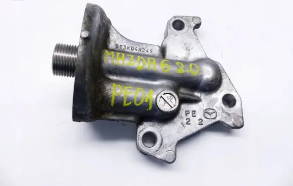 Mazda 3 III Oil filter mounting bracket