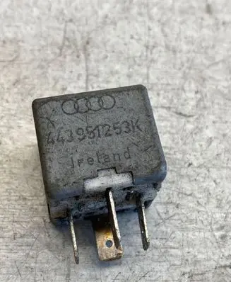 Audi A6 S6 C4 4A Other relay 443951253k