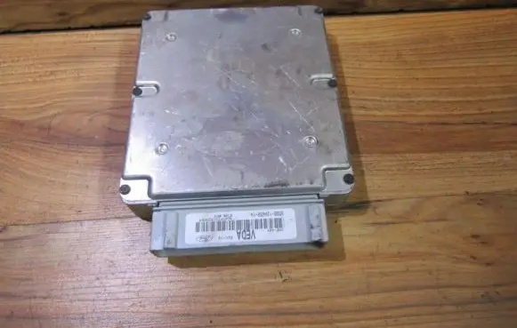 Ford Mondeo MK I Engine control unit/module 95bb12a650ya veda