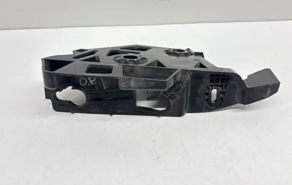 Peugeot 3008 I Front bumper mounting bracket 9684021080 9684022680