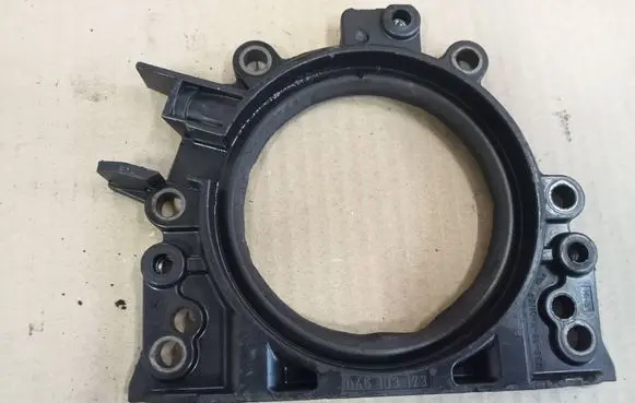 Volkswagen PASSAT B6 other engine part 045103173