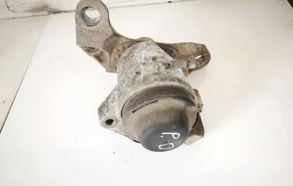 Mazda CX-7 Engine mount bracket
