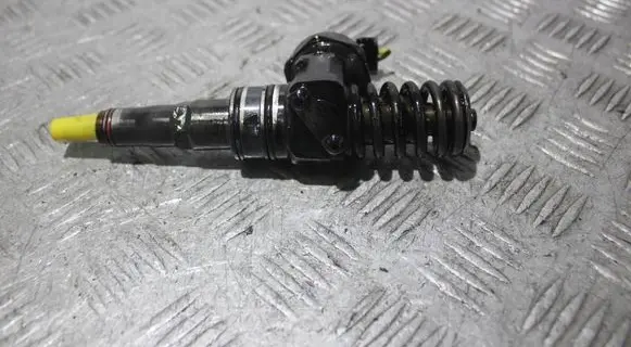 Skoda Fabia Mk2 (5J) Fuel injector 0414720215