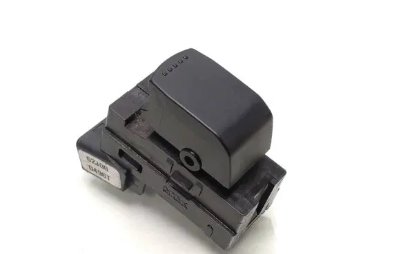 Suzuki Grand Vitara II Electric window control switch 62j000496t
