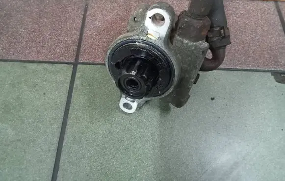 Toyota Hilux (AN10, AN20, AN30) Power steering pump 0000