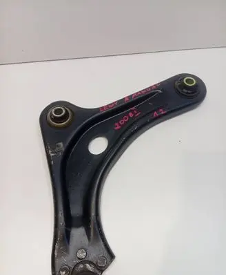 Peugeot 208 I Front lower control arm/wishbone 