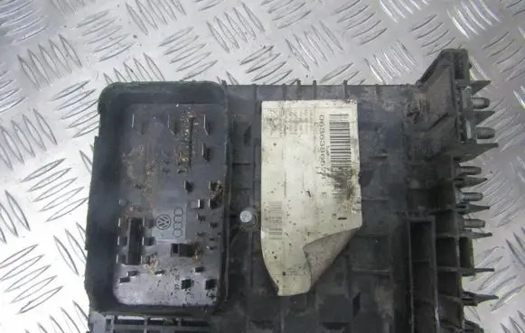 Volkswagen Touran I Fuse box set 1k0937820b l2k000087