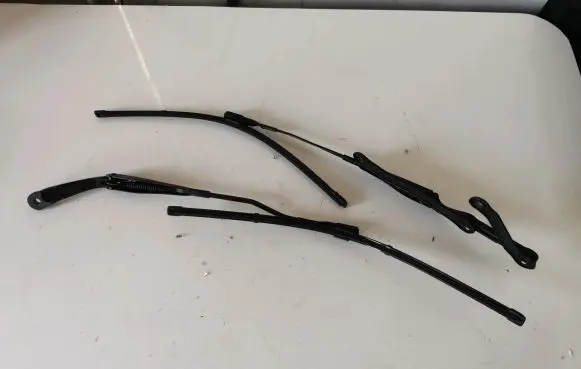 Mercedes-Benz CLS W257 Front wiper blade arm