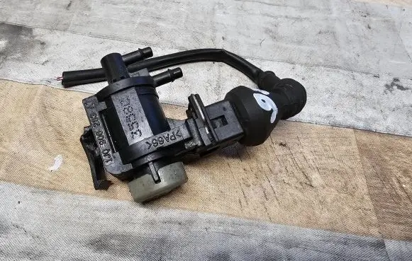 Audi A6 S6 C5 4B Turbo solenoid valve 1J0906283A 3530