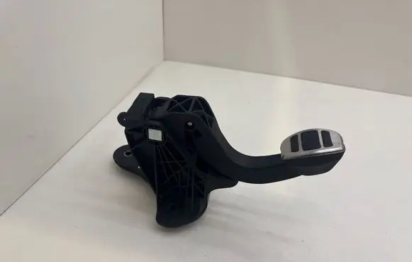 DS Automobiles 3 Crossback Clutch pedal 9824262780