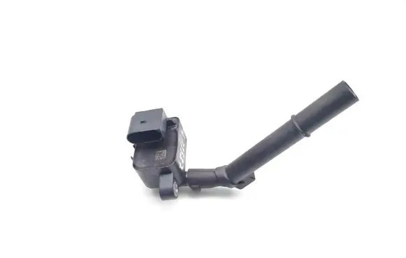 Mercedes-Benz A W176 High voltage ignition coil 0221604036
