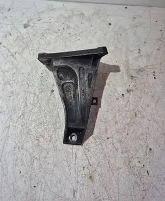 Engine mounting bracket