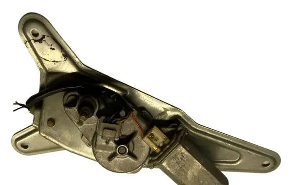 Suzuki Grand Vitara I Rear window wiper motor 34332581