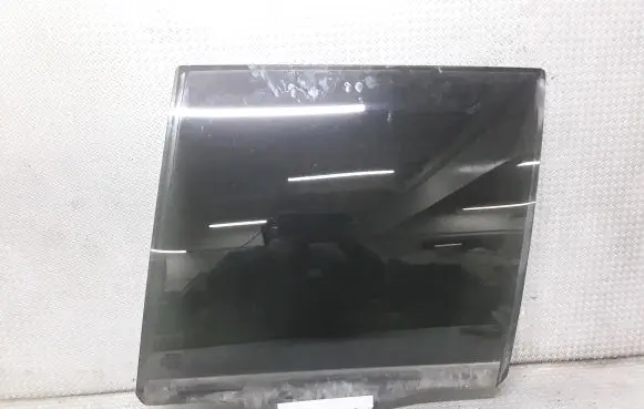 Volvo XC90 Rear door window glass