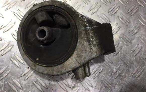 Mitsubishi Space Runner Engine mount bracket hny002