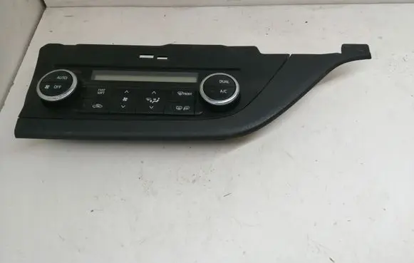 Toyota Auris E180 Climate control unit 75F542
