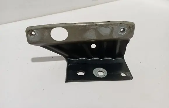 Nissan Qashqai Fender mounting bracket
