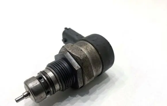 Hyundai Santa Fe Fuel pressure regulator 0281006037