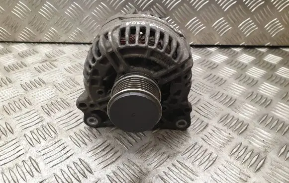 Volkswagen Polo Generator/alternator 045903023A