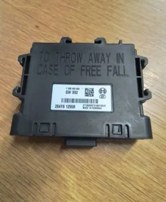 Renault Master III Immobilizer control unit/module 284Y61295R F005V03063