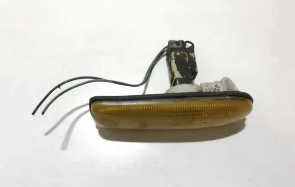 Nissan Sunny Front fender indicator light 013451