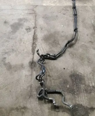 Engine coolant pipe/hose