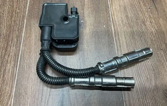 Mercedes-Benz SL R129 High voltage ignition coil A0001587303