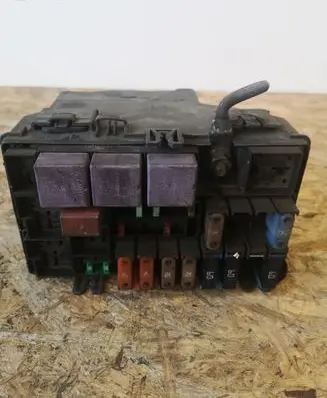 Renault Espace - Grand espace IV Fuse module 8200453770 P5RDG9041