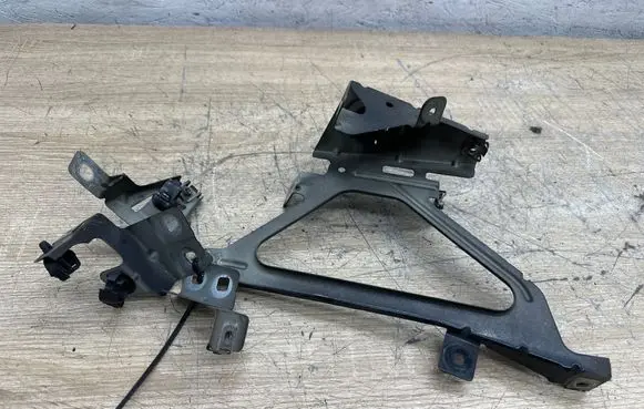 BMW 7 F01 F02 F03 F04 Fender mounting bracket 7183752