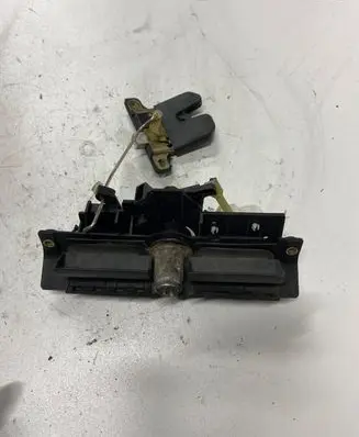 Audi A6 S6 C5 4B Tailgate/trunk/boot exterior handle 4B0827565F 8D9827565C