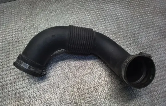 Renault Trafic III (X82) Air intake duct part 1105223S01