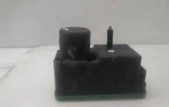 Volkswagen PASSAT B4 Central locking vacuum pump 3A0962257