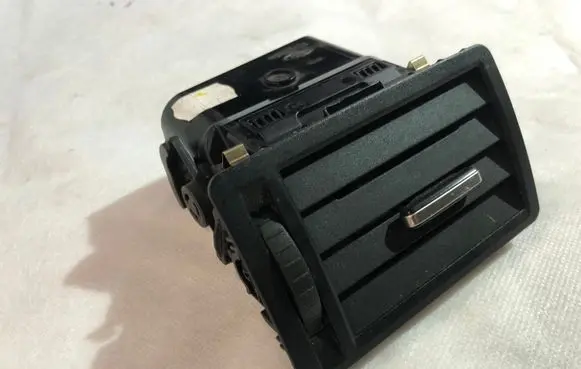 Ford Focus C-MAX Dash center air vent grill