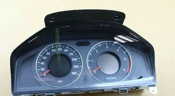 Volvo V70 Speedometer (instrument cluster) 31270899AA