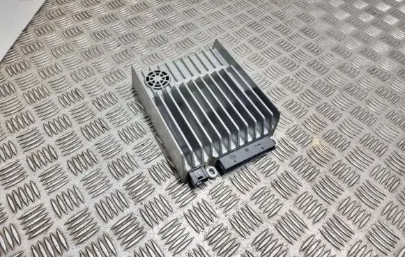 Mercedes-Benz E W212 HiFi Audio sound control unit A2048700494 A2129002401 9067C00A1003964