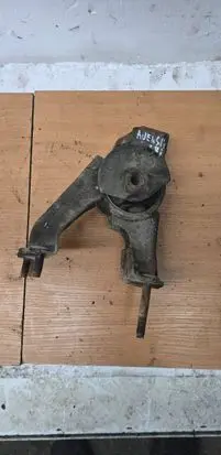 Toyota Avensis T250 Engine mount bracket