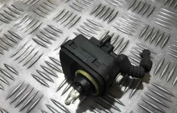 Renault Megane I Headlight level adjustment motor 