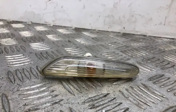 BMW 5 E60 E61 Front fender indicator light 8382104