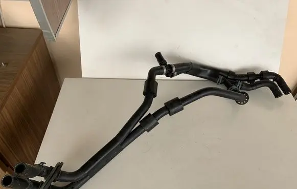 Audi Q7 4M Engine coolant pipe/hose 4M1819350