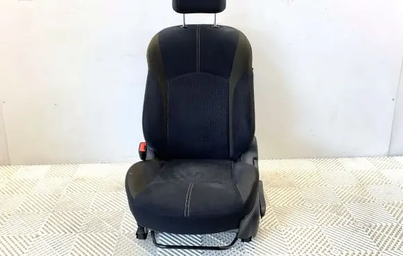 Nissan Juke I F15 Front driver seat 