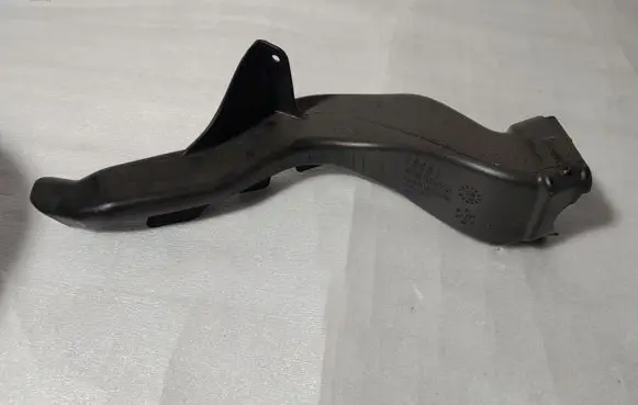 Audi Q8 Intercooler air guide/duct channel 4M8819151