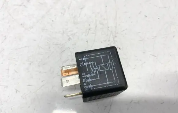 Audi A4 S4 B5 8D Other relay 443951253aa 899574000