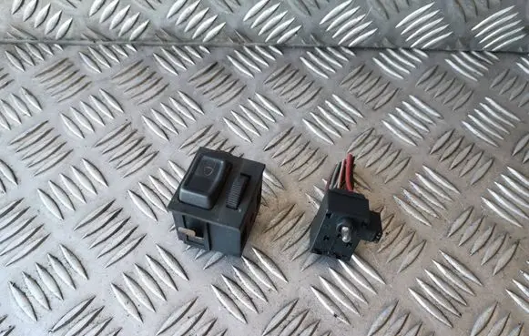 Volkswagen PASSAT B2 Light switch 321941531G 321971999B