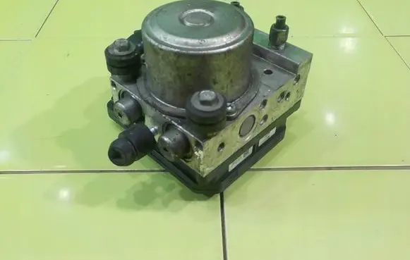 Nissan Juke I F15 ABS Pump 17AB91