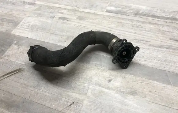 Coolant pipe/hose