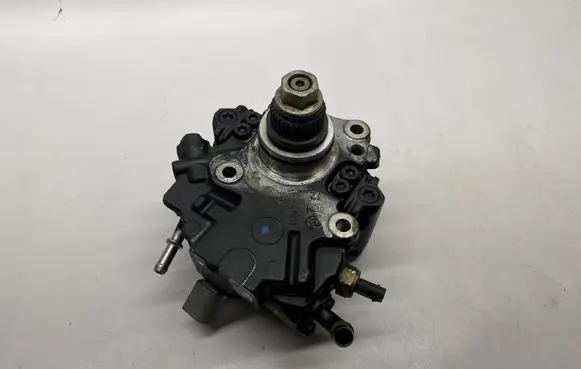 Mercedes-Benz C W204 Mechanical fuel pump A6510700101 6510700101