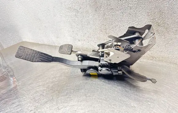 Opel Antara Pedal assembly 20905700 Y12F080468