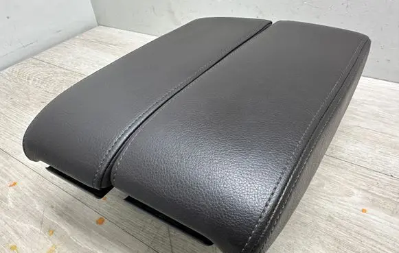 Volkswagen Touareg II Armrest 7P6864207BE 7P6864207